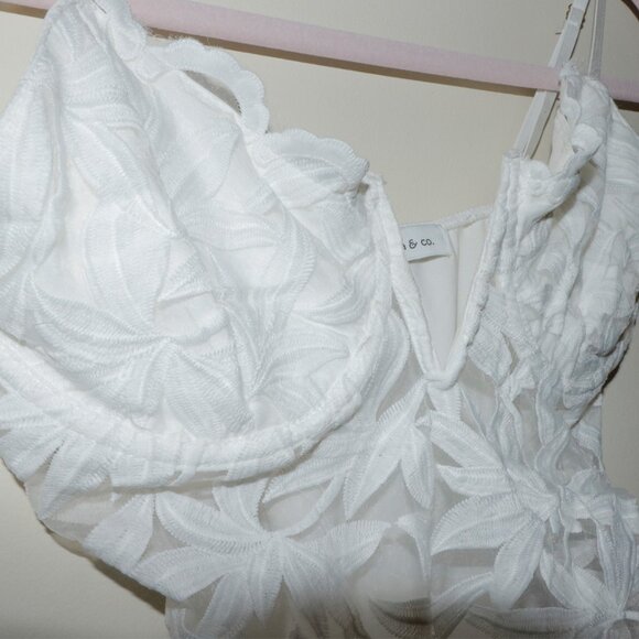 WHITE LACE BODY SUIT - Picture 4 of 11